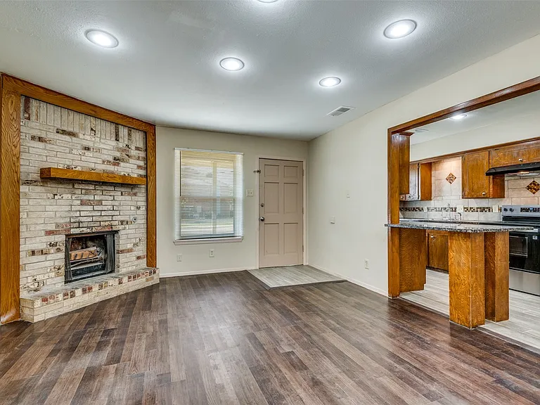 110 Crandall Rd #112 — Photo 4
