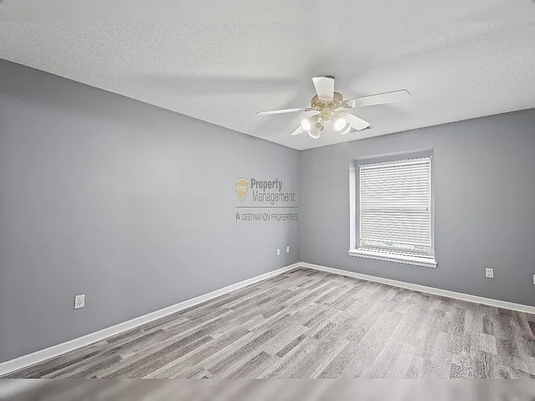 8938 Boehm Dr — Photo 10