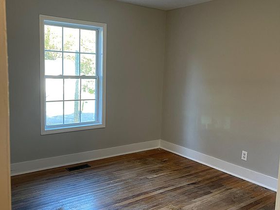 5th image of 967 Oakdale Dr