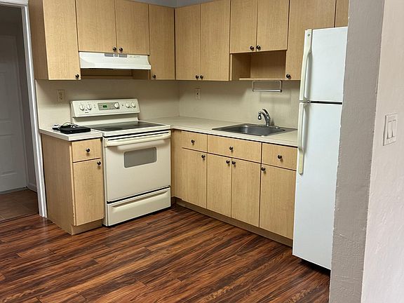 Kitchen and dining room area