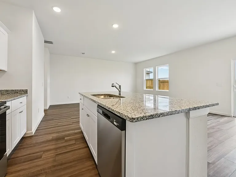 4606 Wildrose Dr — Photo 5