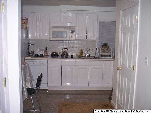 3rd image of 564 Midland Ave