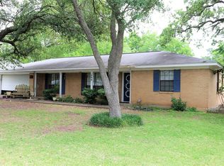 406 N Madison St, Madisonville, TX 77864