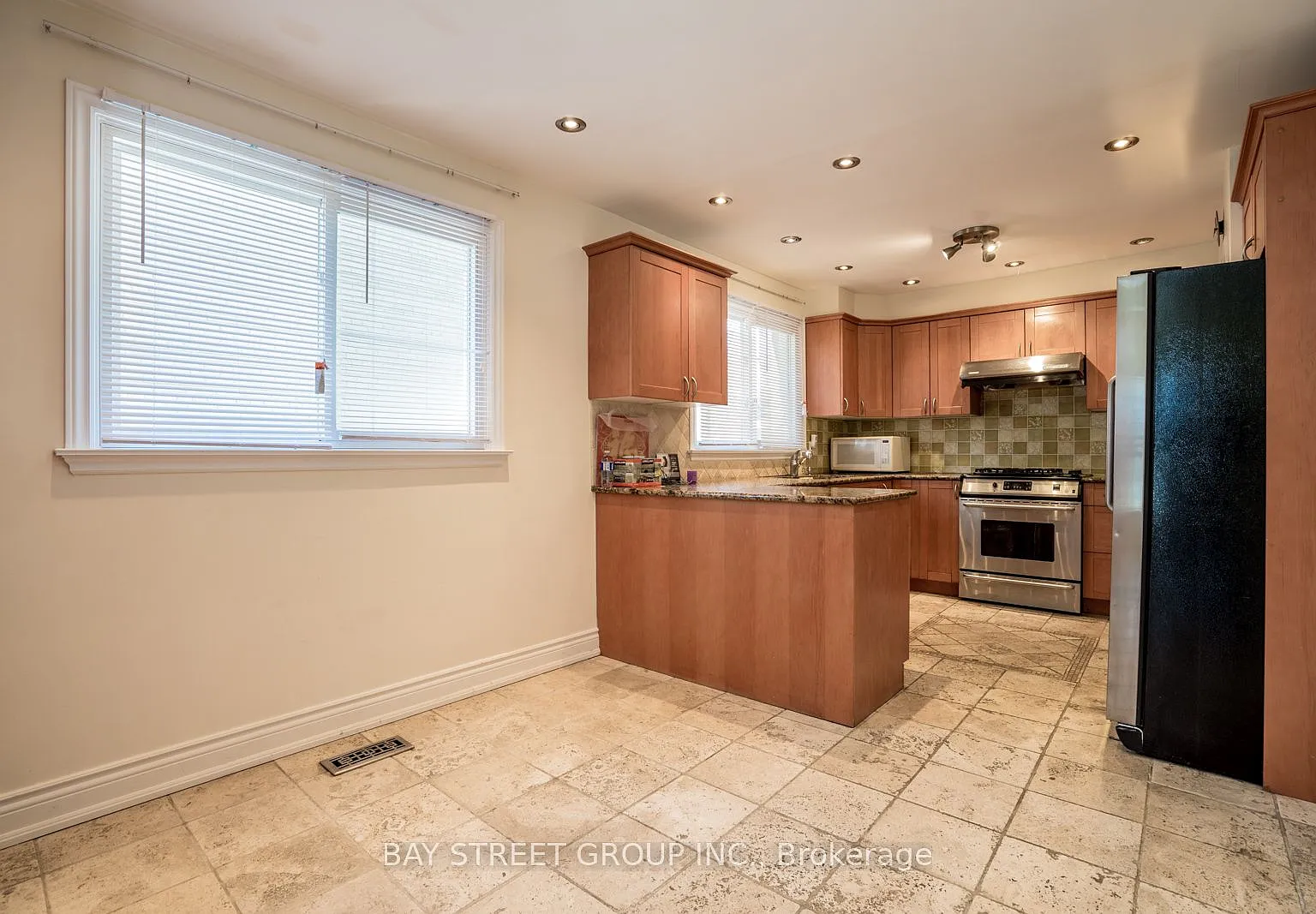 5 bed, $6,500 — Photo 2