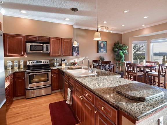 3rd image of 1459 SE Columbia Way #B3