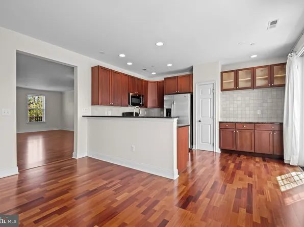 107 Surgeon Generals Ct, Philadelphia, PA 19146