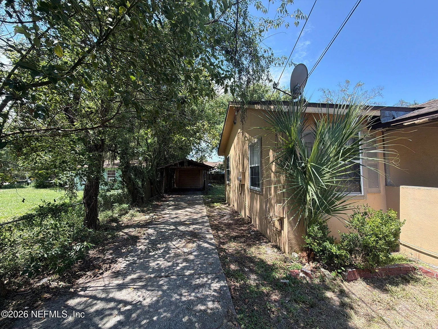 3 bed, 2.0 bath, 892 sqft, $1,399 — Photo 3