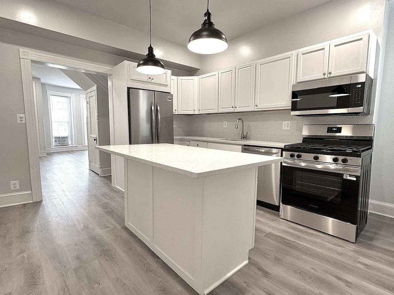 3 bed, 1196 sqft, $2,150 — Photo 4