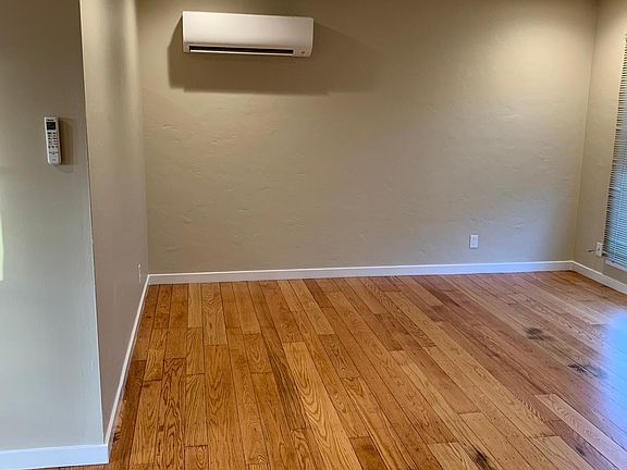 3rd image of 419 Moll Ct