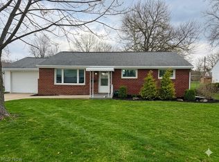 1613 N Cross St, Dover, OH