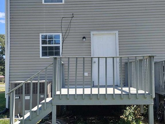 4th image of 1035 Bluebird Ln #1033