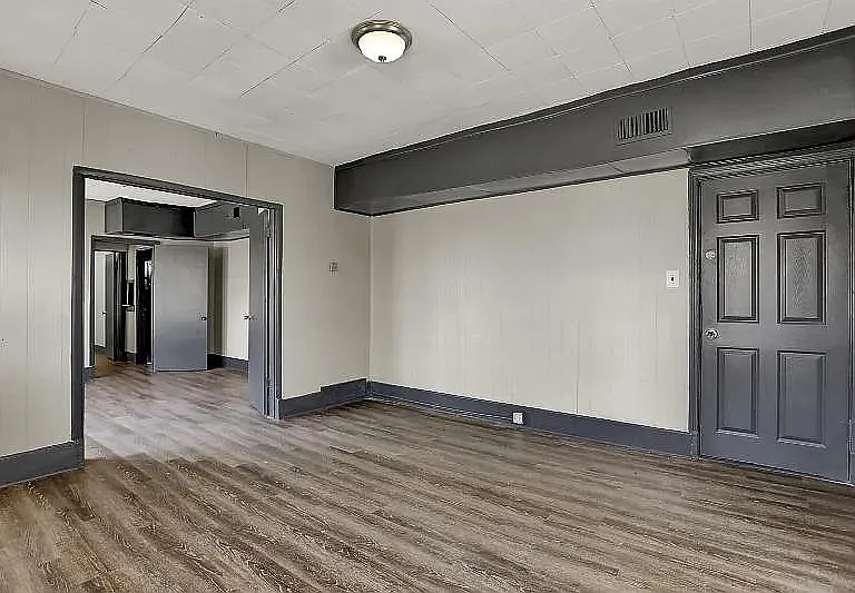 1920 Lamar Ave #1 — Photo 7