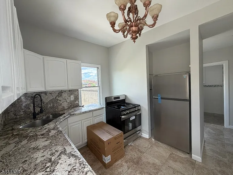 212 Beacon Ave — Photo 2