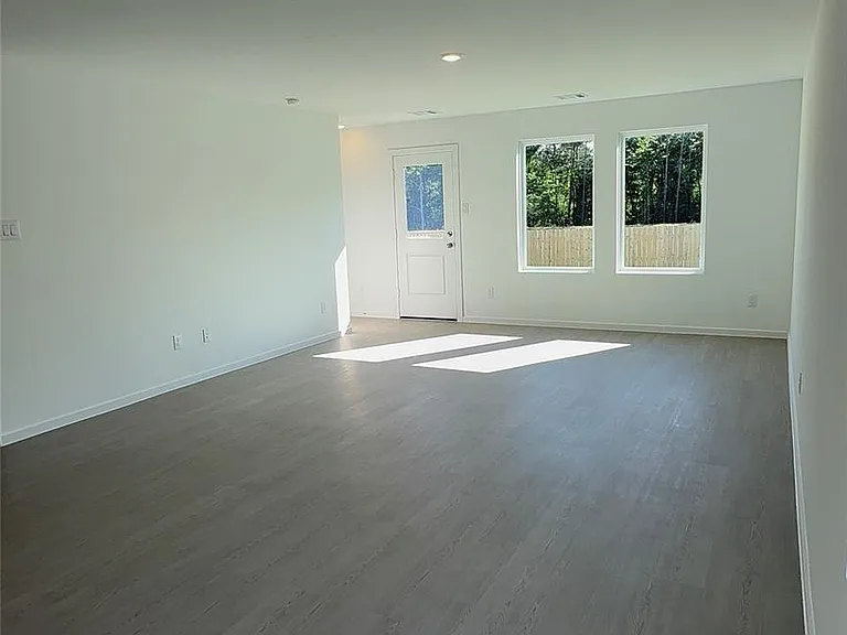 331 Parkin Ct — Photo 6