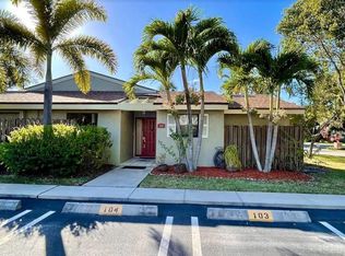 12 Meadows Dr, Boynton Beach, FL 33436