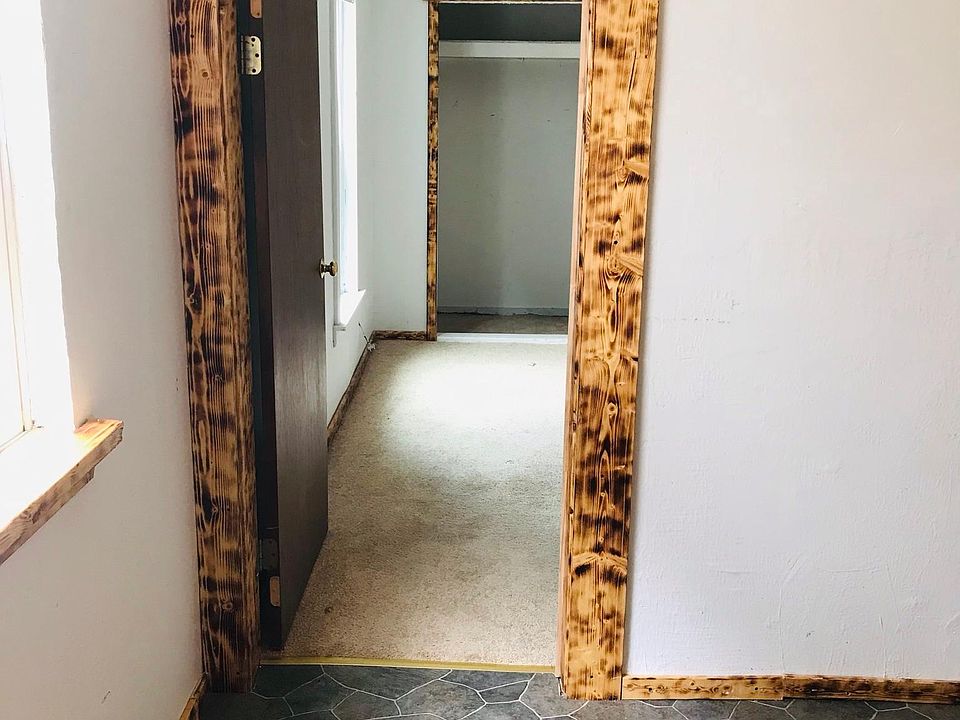 2nd image of 909 W 17th St #A