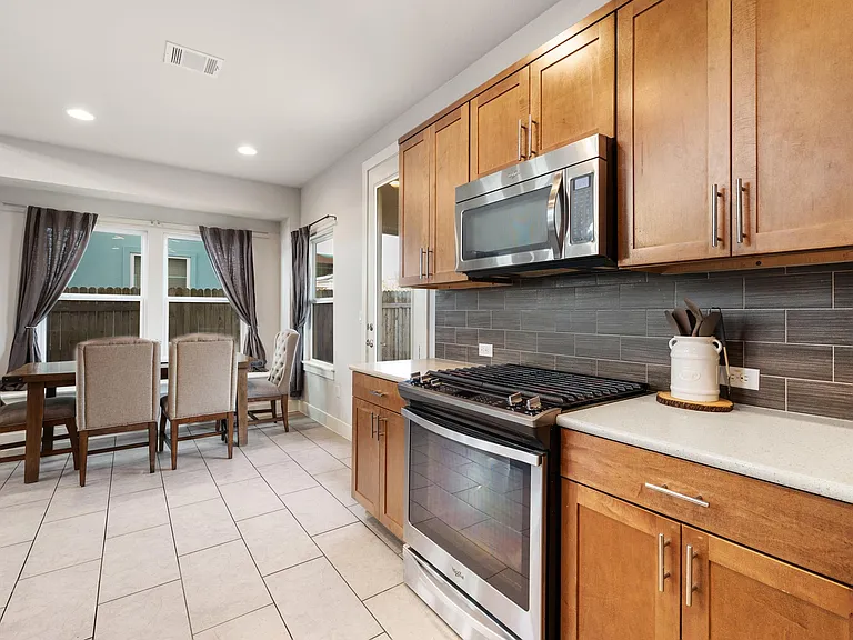 5412 Daimler Dr — Photo 8