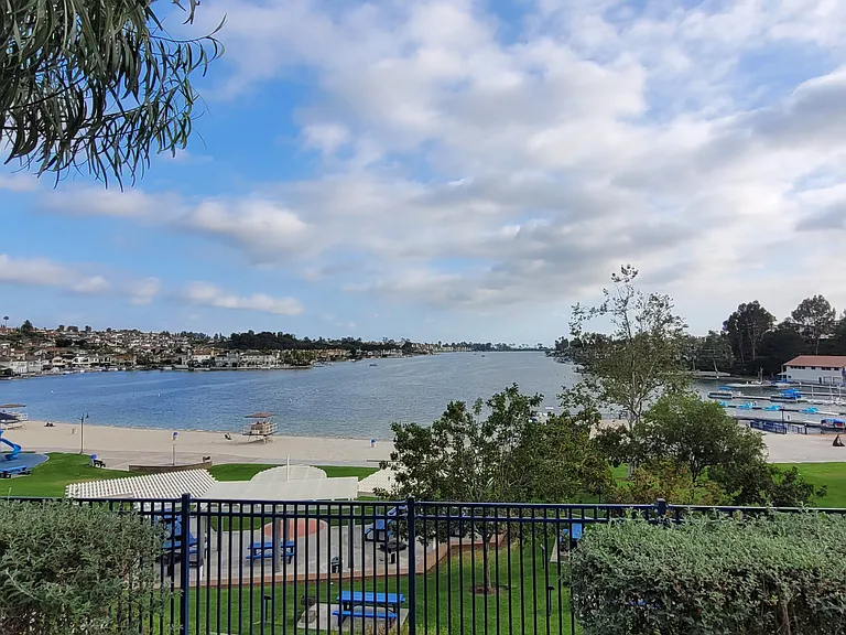 Boat rentals, clubhouse, fishing, concerts, movies all included in membership with this lease.