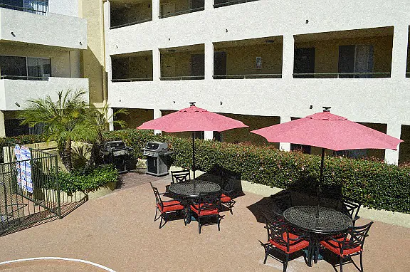 Burbank Village Apartments — Photo 10