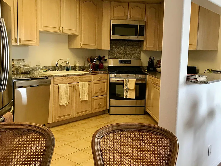 8349 Blackburn Ave #302 — Photo 308