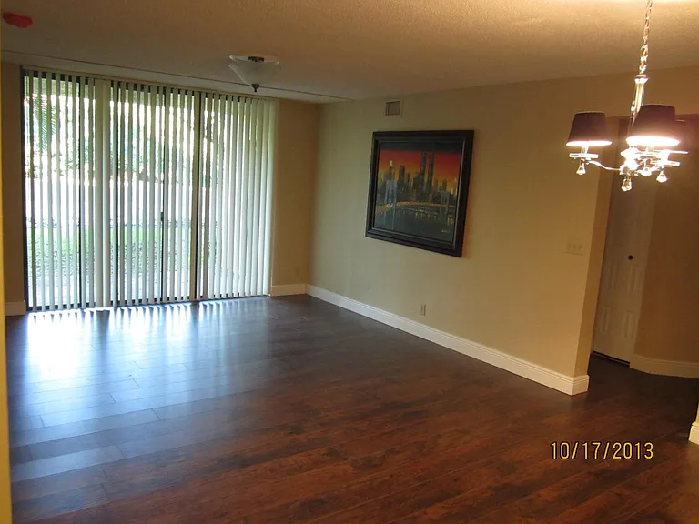 5721 Riverside Dr #102 — Photo 11