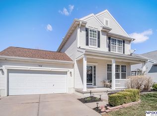 908 Mineral Dr, Papillion, NE 68046