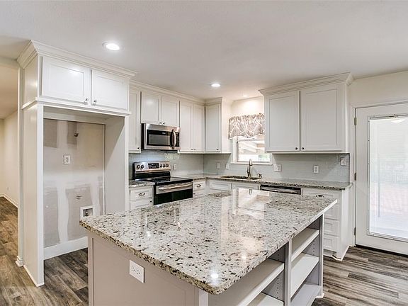 3rd image of 124 Lakeland Dr