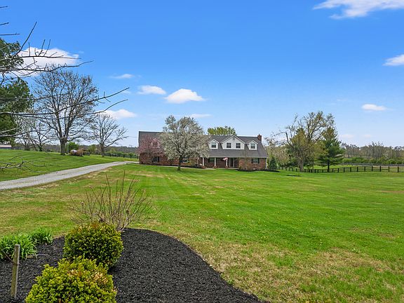 4th image of 401 Richardson Ln