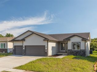 3441 Grand Valley Dr, West Des Moines, IA 50265