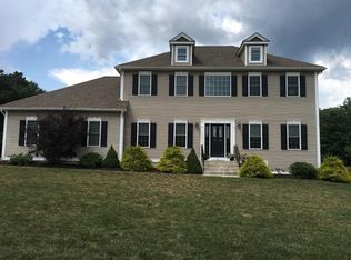 11 Flynn Meadow Rd, Westfield, MA 01085