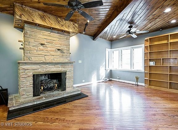 3rd image of 3322 W Glenlake Ave