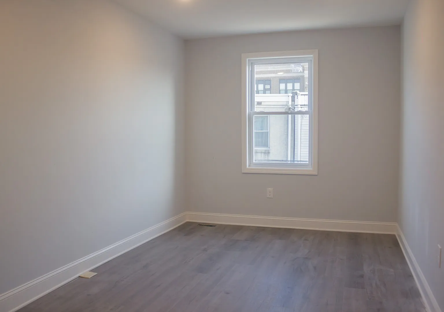Luxurious Renovated 3 Bedroom Home . Great Location. Brand New. Must See — Photo 4