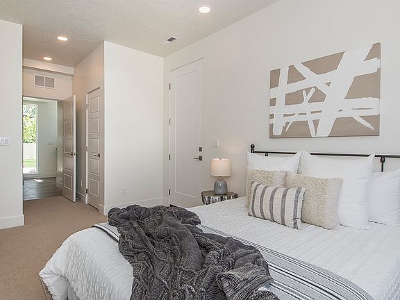 3rd image of 494 E Violets Cove Ln