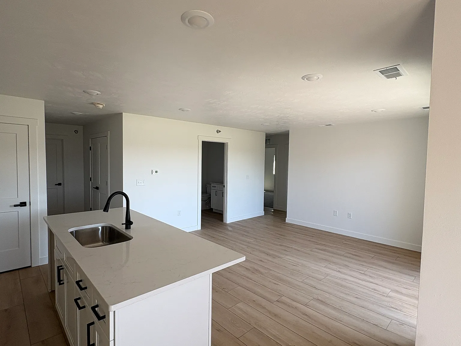 3 bed, 1220 sqft, $1,500 — Photo 2
