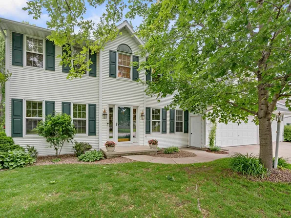 2936 Blue Moon Dr, Green Bay, WI 54311
