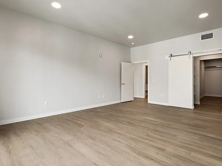 Dione | Bedroom-Main