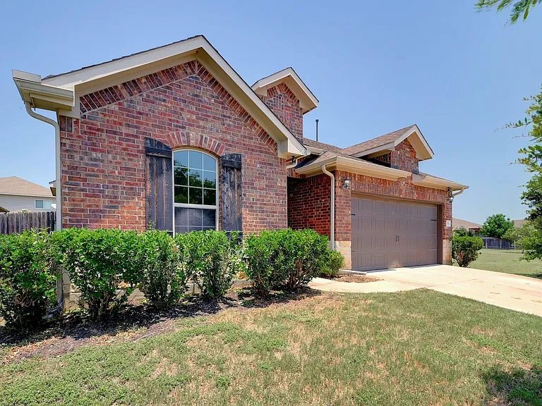 176 Flannery Ln — Photo 3
