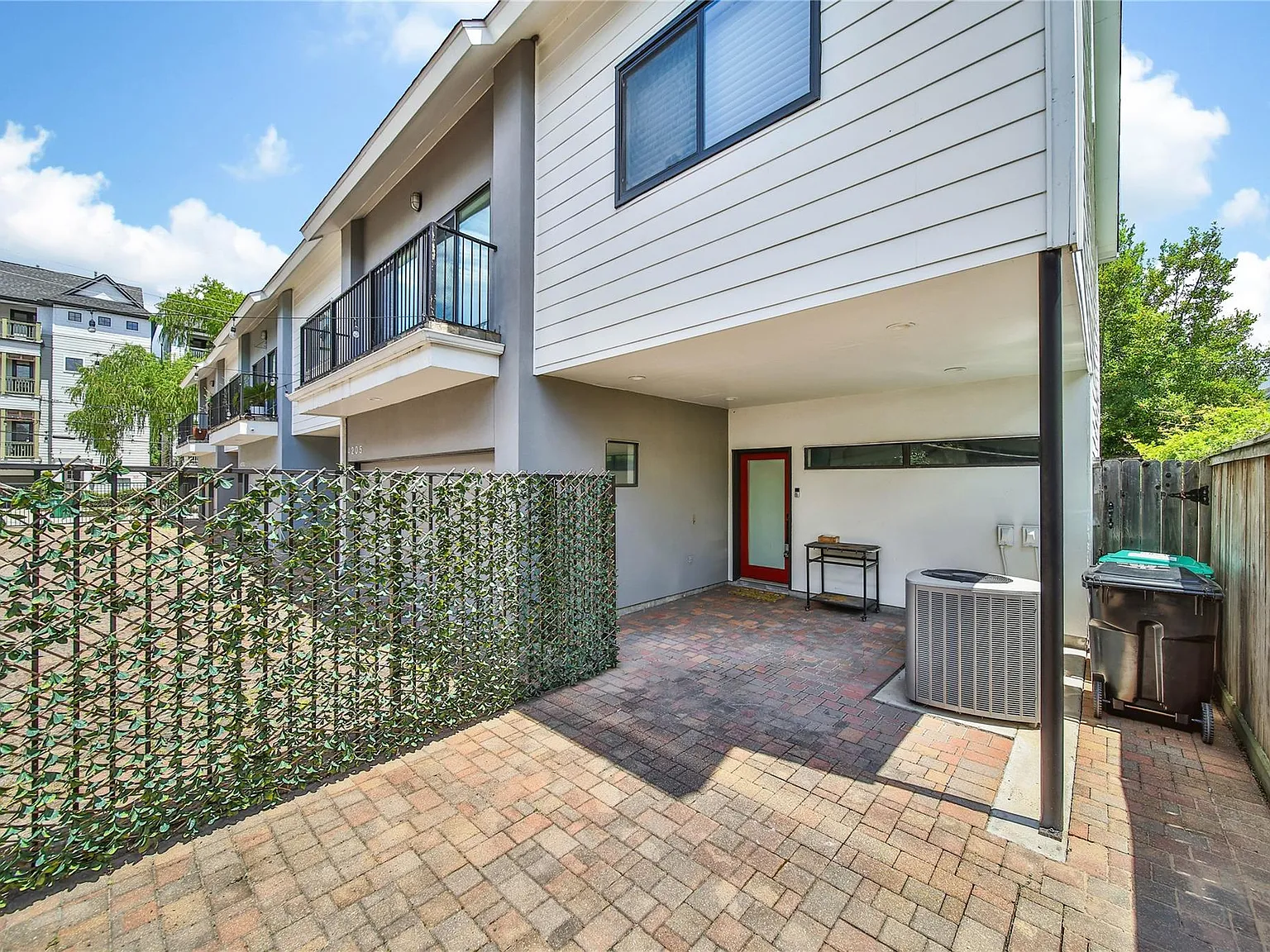 3 bed, 2.0 bath, 1682 sqft, $2,850 — Photo 3
