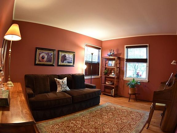 5th image of 9 Hendrick Ln