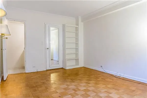 Sold by Century 21 Metropolitan | media 19