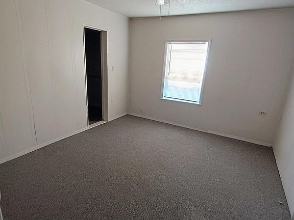 5th image of 302 E Summit Ave