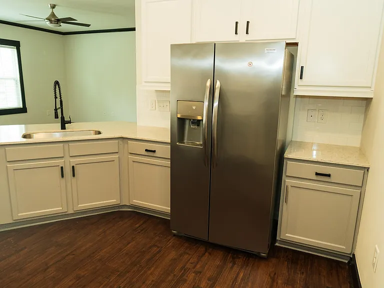 1013 Epiphany Rd — Photo 16