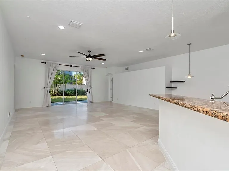 29822 Boyette Oaks Pl — Photo 5