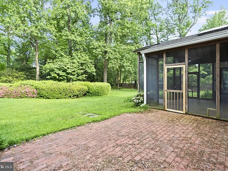 3515 Wilson St — Photo 10