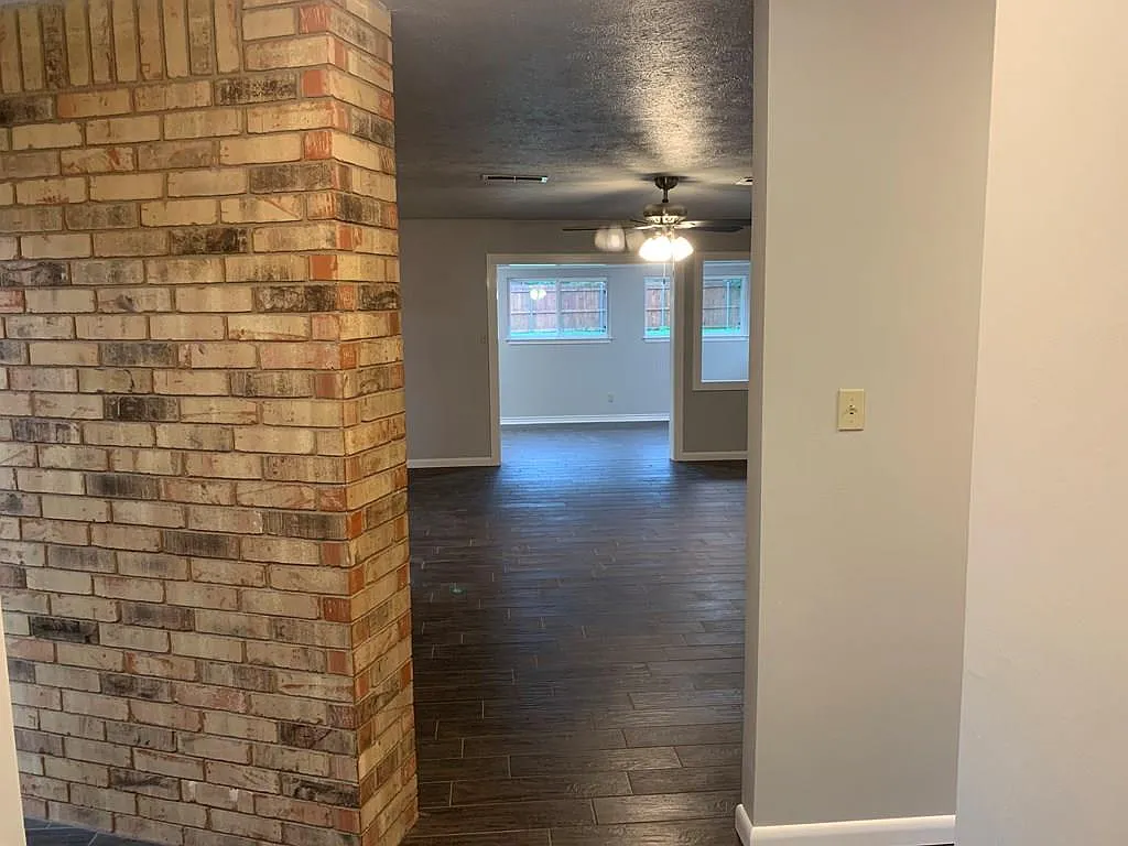 3 bed, 2.0 bath, 2458 sqft, $2,750 — Photo 3