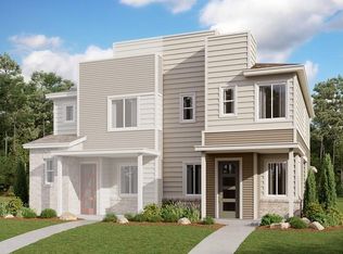 4594 S Versailles St #B, Aurora, CO 80015
