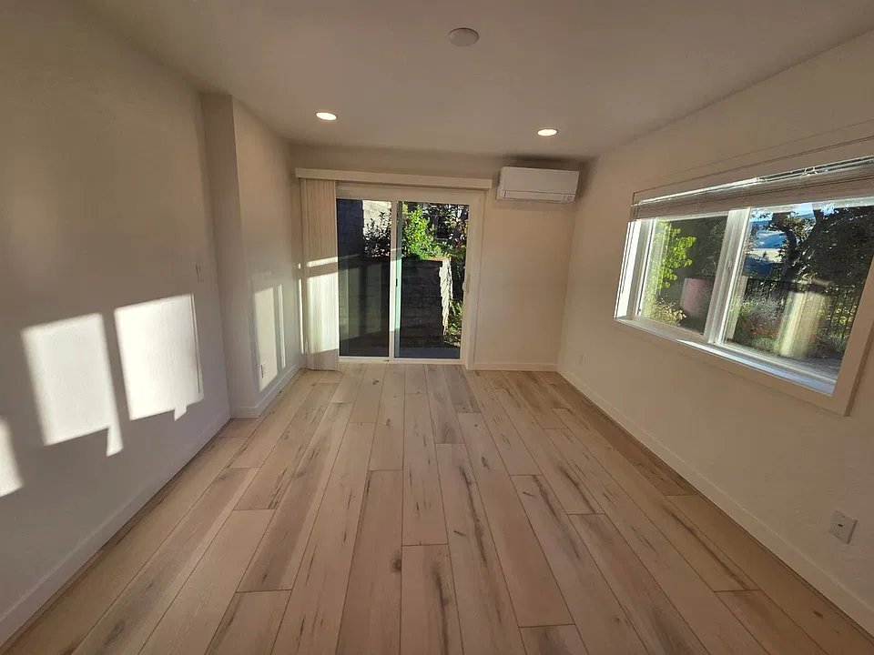 Two bedroom/One bath apartment near Downtown Ashland | Available Now