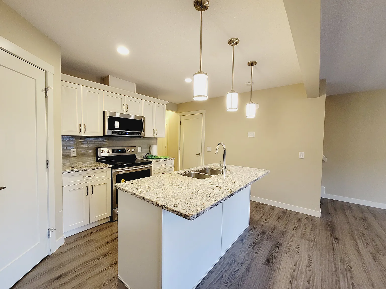 1724 167 Street NW — Photo 3