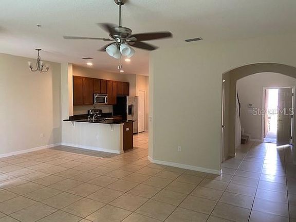 3rd image of 2372 Seven Oaks Dr