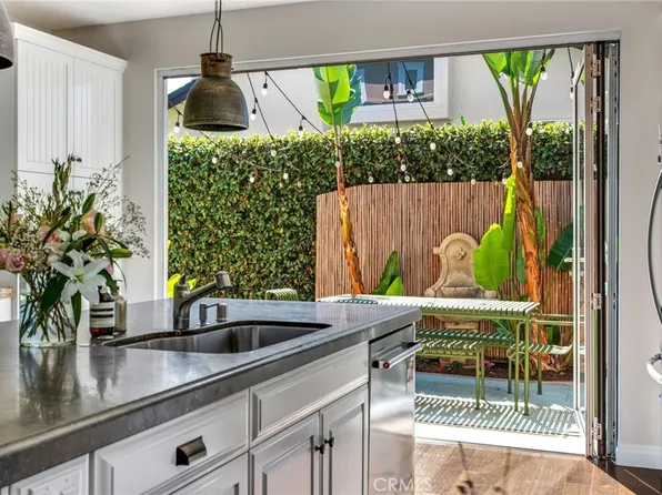 225 16th Pl, Costa Mesa, CA 92627